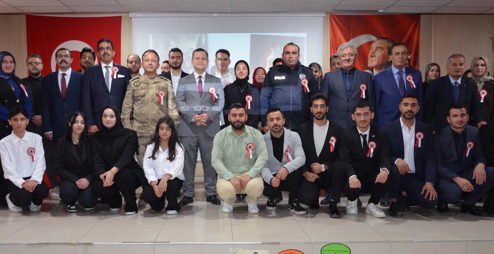 Tatvan’da 24 Kasım Öğretmenler Günü “Hatıran Yeter” Temasıyla Anıldı